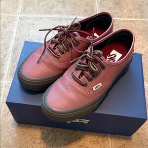 Vans Premium LX Authentic 44 V-Lug Low-Top Sneakers. Size US W8